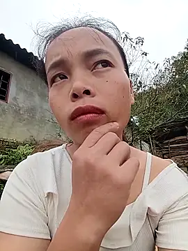 Snapshot of Nguyet2k4 chatting on 10/24/25, 01:46 Nguyet2k4 online show from 10/24/25, 01:46