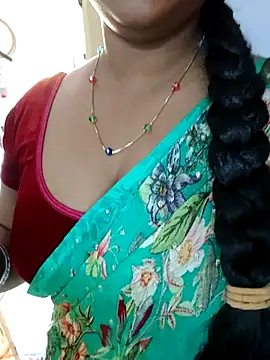 Snapshot of Nikitha_telugu chatting on 11/11/25, 05:07 Nikitha telugu online show from 11/11/25, 05:07