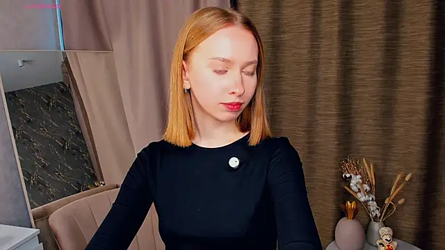 Snapshot of BereniceThull chatting on 10/19/25, 04:57 BereniceThull online show from 10/19/25, 04:57