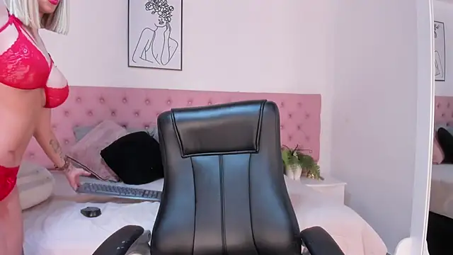 Hanna Garciia online show from 10/19/25, 08:20