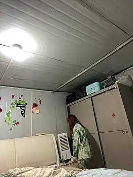 Snapshot of noe-00 chatting on 10/19/25, 02:07 noe-00 online show from 10/19/25, 02:07