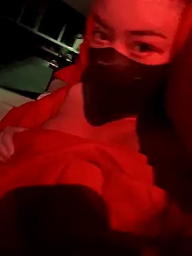 Snapshot of noe-00 chatting on 10/24/25, 10:33 noe-00 online show from 10/24/25, 10:33