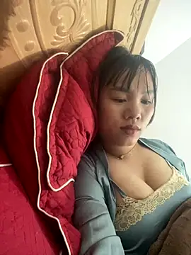 Snapshot of hanaa-show chatting on 10/31/25, 02:40 hanaa-show online show from 10/31/25, 02:40