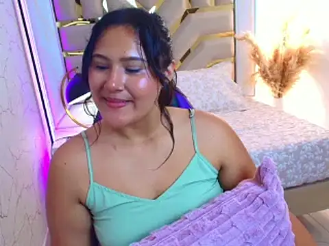 Snapshot of luna_jonezz chatting on 10/21/25, 01:56 luna jonezz online show from 10/21/25, 01:56