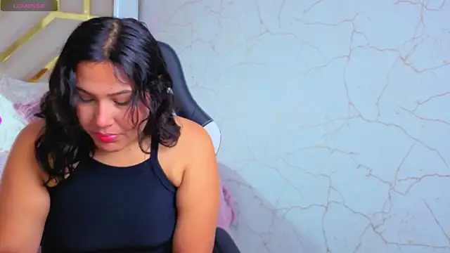 Snapshot of luna_jonezz chatting on 11/11/25, 11:10 luna jonezz online show from 11/11/25, 11:10