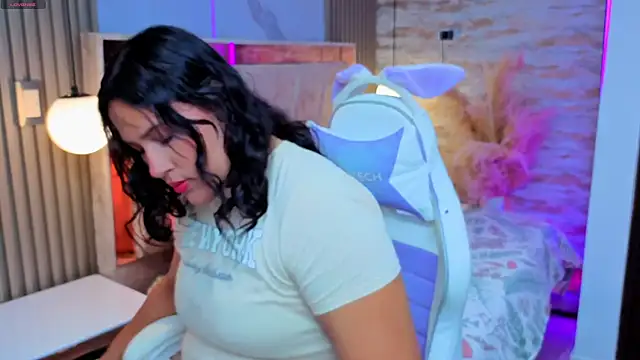 Snapshot of luna_jonezz chatting on 11/14/25, 11:20 luna jonezz online show from 11/14/25, 11:20