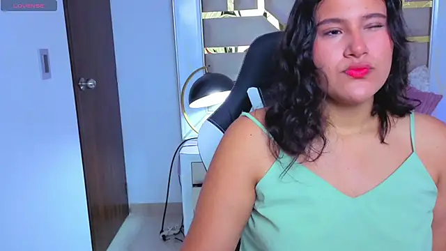 Snapshot of luna_jonezz chatting on 11/19/25, 11:21 luna jonezz online show from 11/19/25, 11:21