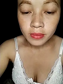 Snapshot of Hani-i chatting on 10/17/25, 09:39 Hani-i online show from 10/17/25, 09:39