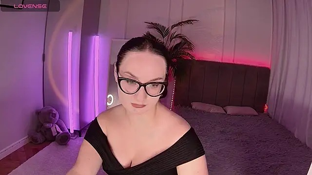 Snapshot of Alice_Foks chatting on 10/14/25, 04:52 Alice Foks online show from 10/14/25, 04:52