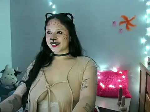Snapshot of _Emily_vixen chatting on 10/21/25, 03:40 Emily vixen online show from 10/21/25, 03:40