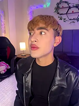 Snapshot of JustinCastiblanco chatting on 10/17/25, 11:46 JustinCastiblanco online show from 10/17/25, 11:46