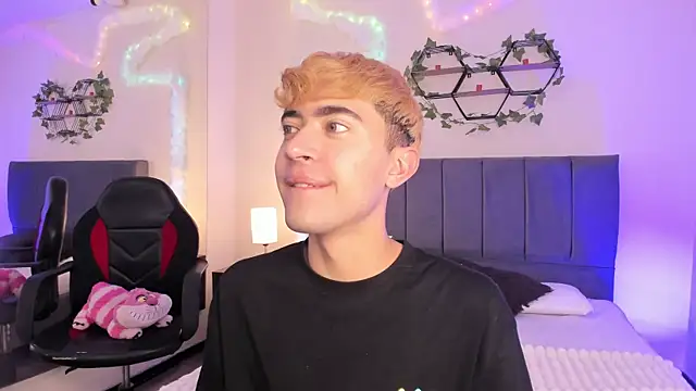 Snapshot of JustinCastiblanco chatting on 10/20/25, 11:32 JustinCastiblanco online show from 10/20/25, 11:32