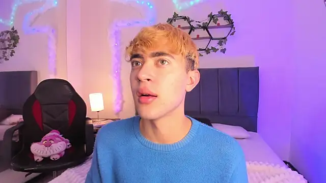 Snapshot of JustinCastiblanco chatting on 10/21/25, 11:22 JustinCastiblanco online show from 10/21/25, 11:22