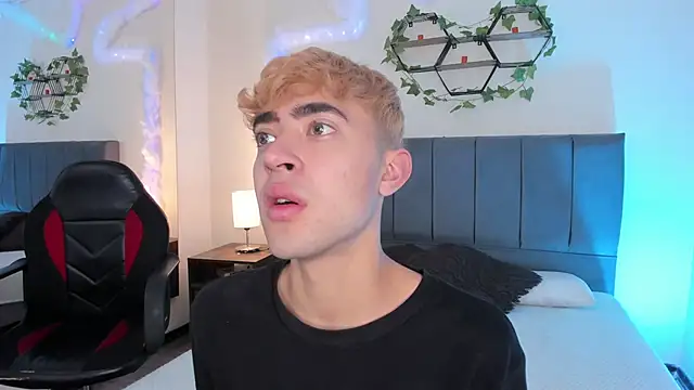 Snapshot of JustinCastiblanco chatting on 10/30/25, 11:33 JustinCastiblanco online show from 10/30/25, 11:33