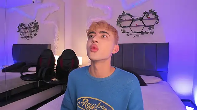 Snapshot of JustinCastiblanco chatting on 11/01/25, 11:23 JustinCastiblanco online show from 11/01/25, 11:23