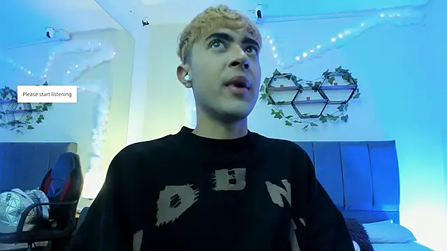 Snapshot of JustinCastiblanco chatting on 11/07/25, 11:21 JustinCastiblanco online show from 11/07/25, 11:21