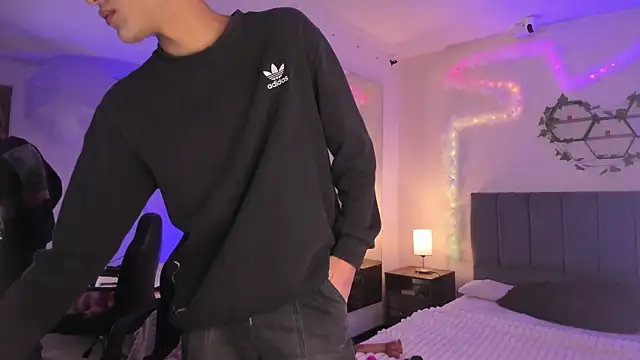 Snapshot of JustinCastiblanco chatting on 11/15/25, 11:29 JustinCastiblanco online show from 11/15/25, 11:29