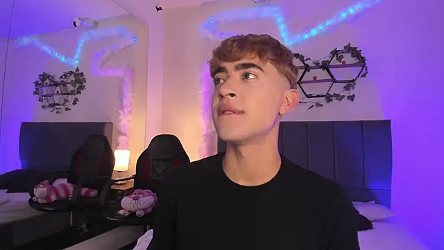 Snapshot of JustinCastiblanco chatting on 11/17/25, 11:38 JustinCastiblanco online show from 11/17/25, 11:38