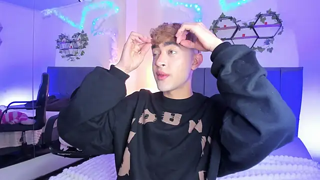 Snapshot of JustinCastiblanco chatting on 11/18/25, 11:25 JustinCastiblanco online show from 11/18/25, 11:25