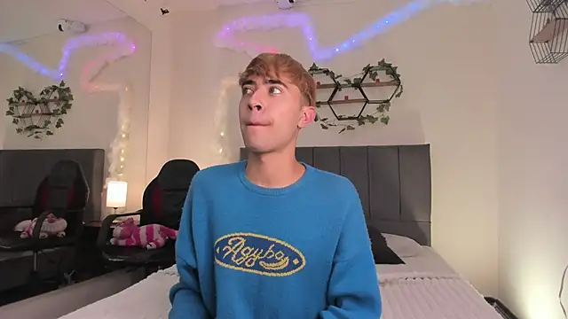 Snapshot of JustinCastiblanco chatting on 11/21/25, 11:20 JustinCastiblanco online show from 11/21/25, 11:20