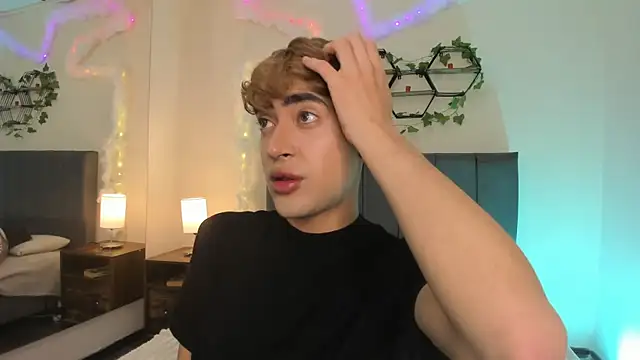 Snapshot of JustinCastiblanco chatting on 11/25/25, 11:21 JustinCastiblanco online show from 11/25/25, 11:21