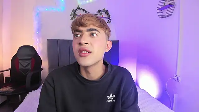 Snapshot of JustinCastiblanco chatting on 11/26/25, 11:33 JustinCastiblanco online show from 11/26/25, 11:33