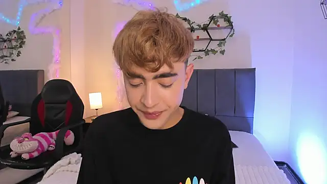 Snapshot of JustinCastiblanco chatting on 11/29/25, 11:24 JustinCastiblanco online show from 11/29/25, 11:24