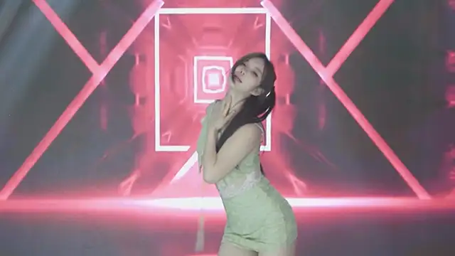 Snapshot of Wily-07 chatting on 11/25/25, 11:27 Wily-07 online show from 11/25/25, 11:27