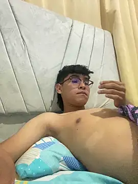 Muchachito18 online show from 11/15/25, 05:27