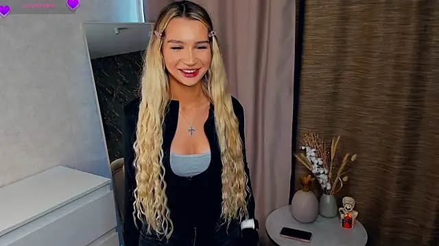 Snapshot of RosaleeSalm chatting on 10/20/25, 06:36 RosaleeSalm online show from 10/20/25, 06:36
