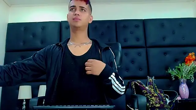 Snapshot of MarkoStorck chatting on 10/22/25, 11:10 MarkoStorck online show from 10/22/25, 11:10