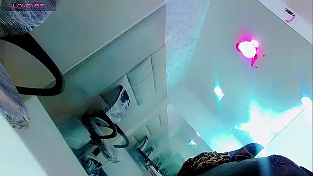 Snapshot of MarkoStorck chatting on 11/22/25, 07:57 MarkoStorck online show from 11/22/25, 07:57