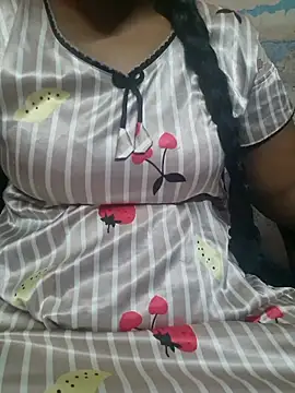 Snapshot of tamil-reena chatting on 10/18/25, 04:15 tamil-reena online show from 10/18/25, 04:15
