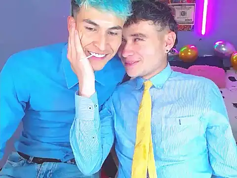 Snapshot of Latin_boysxxxx chatting on 10/15/25, 12:33 Latin boysxxxx online show from 10/15/25, 12:33