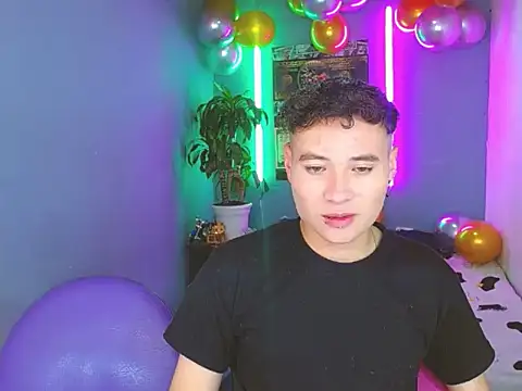 Snapshot of Latin_boysxxxx chatting on 10/15/25, 11:49 Latin boysxxxx online show from 10/15/25, 11:49