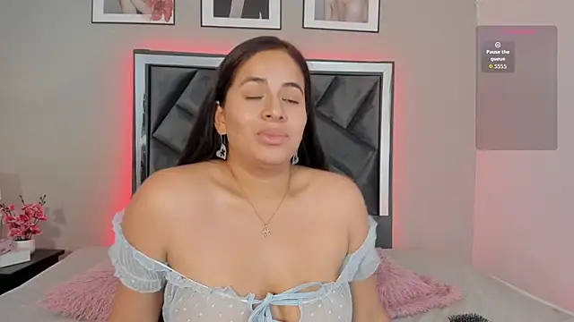 Snapshot of zoe_longhair chatting on 10/24/25, 06:37 zoe longhair online show from 10/24/25, 06:37