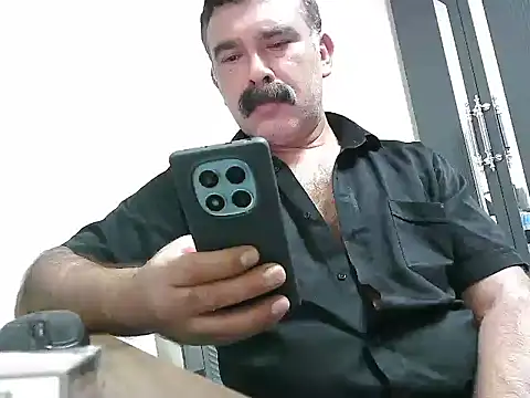 Snapshot of meroglu45 chatting on 10/17/25, 07:05 meroglu45 online show from 10/17/25, 07:05