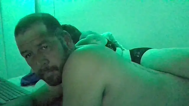 Snapshot of tonyxxx08 chatting on 10/28/25, 05:44 tonyxxx08 online show from 10/28/25, 05:44