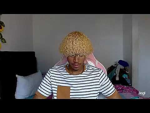 Snapshot of SilverSpice chatting on 11/25/25, 04:51 SilverSpice online show from 11/25/25, 04:51