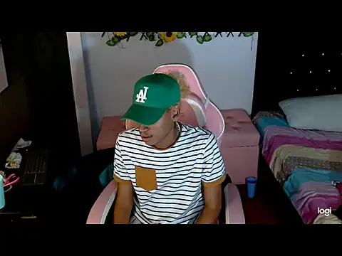 Snapshot of SilverSpice chatting on 11/27/25, 12:46 SilverSpice online show from 11/27/25, 12:46