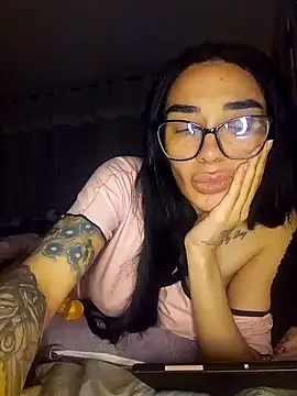 Snapshot of LucyMiax chatting on 10/19/25, 01:06 LucyMiax online show from 10/19/25, 01:06