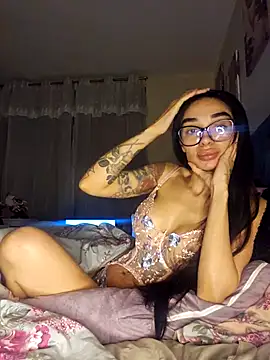 Snapshot of LucyMiax chatting on 10/24/25, 01:03 LucyMiax online show from 10/24/25, 01:03