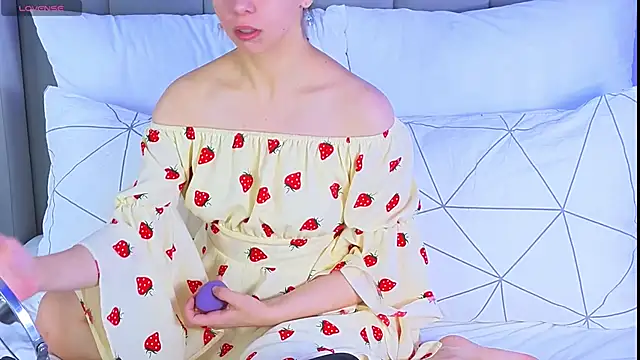 Snapshot of Ya_Siro chatting on 10/18/25, 07:09 Ya Siro online show from 10/18/25, 07:09