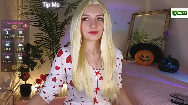 Snapshot of cute_cake chatting on 10/26/25, 09:48 cute cake online show from 10/26/25, 09:48