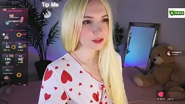 Snapshot of cute_cake chatting on 11/07/25, 04:01 cute cake online show from 11/07/25, 04:01