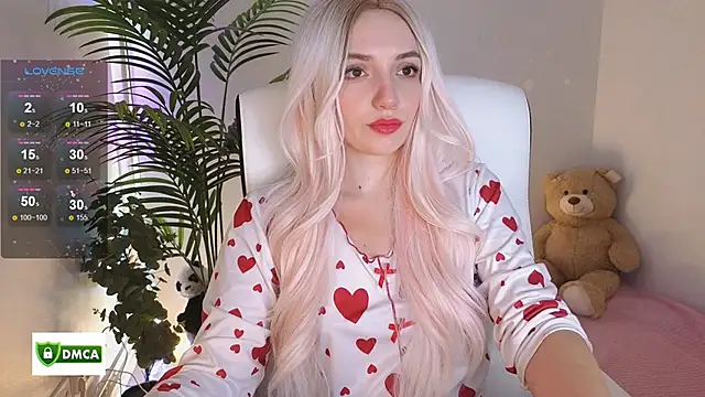 Snapshot of cute_cake chatting on 12/01/25, 09:58 cute cake online show from 12/01/25, 09:58