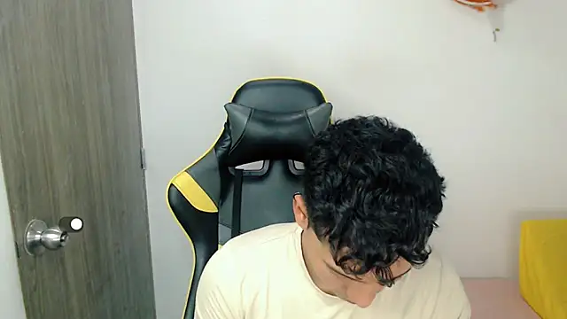 Snapshot of Maynow_666 chatting on 10/21/25, 09:26 Maynow 666 online show from 10/21/25, 09:26