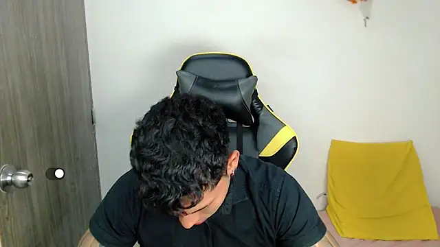 Snapshot of Maynow_666 chatting on 10/23/25, 08:18 Maynow 666 online show from 10/23/25, 08:18