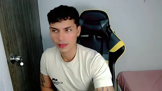 Snapshot of Maynow_666 chatting on 10/27/25, 10:58 Maynow 666 online show from 10/27/25, 10:58