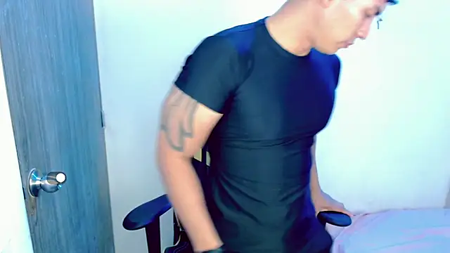 Snapshot of Maynow_666 chatting on 10/28/25, 08:33 Maynow 666 online show from 10/28/25, 08:33